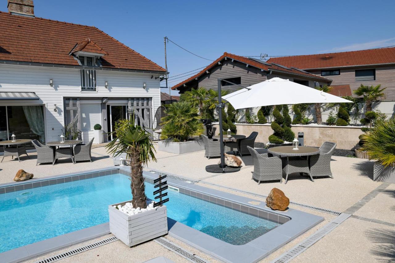 Gite De La Villa De La Croix Avec Piscine Et Parking A 4 Minutes De L'A26 Villechétif Exterior photo